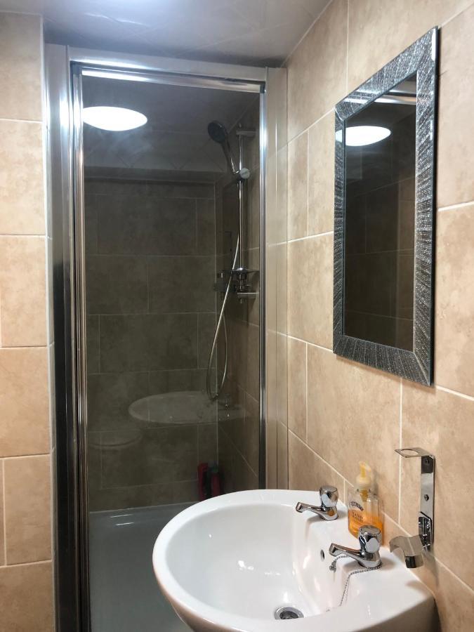 Comfortable Modern Home, Self Catering Flat, Newly Refurbished, Town Centre, Free Parking Cheltenham Zewnętrze zdjęcie